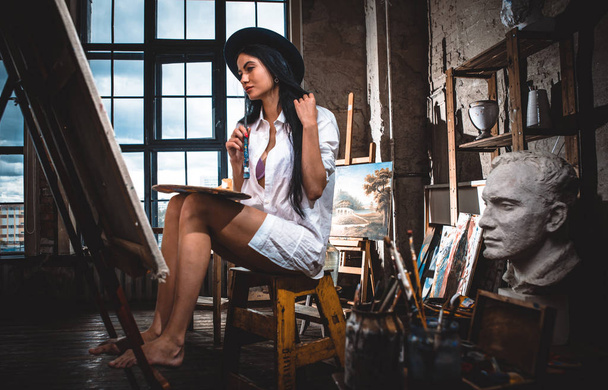 Young woman painter in her studio make some art - Фото, изображение