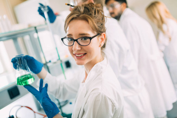 Female student of chemistry working in laboratory - Foto, immagini