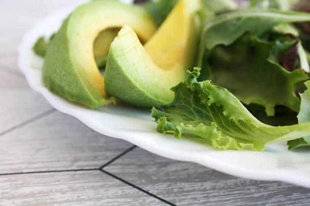 salad with avocado - Foto, imagen