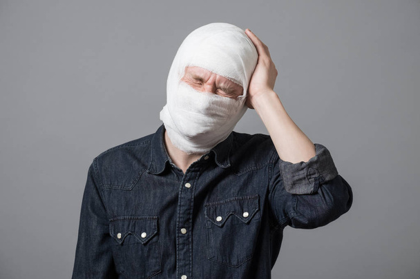 Man with bandage on his head - Фото, зображення