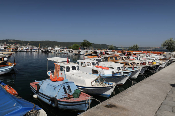 Barche da pesca nel porto di Canakkale
 - Foto, immagini