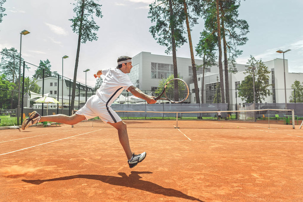 Man ready for getting pitch on court - 写真・画像