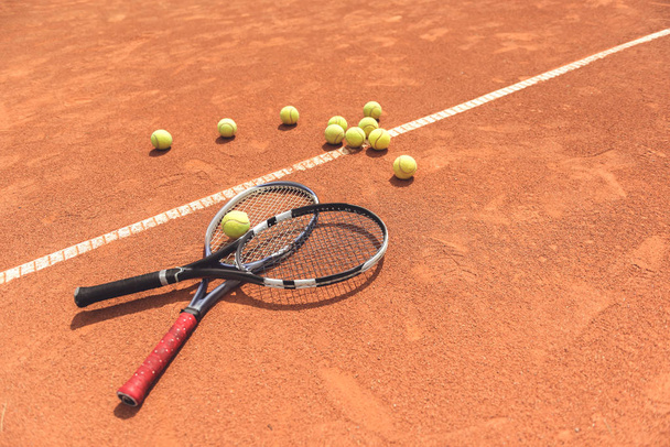 Tennis equipment on sport arena - Foto, imagen