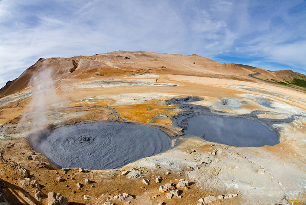 ミーヴァトン湖地熱温泉。Hverir 地熱地域、北アイスランド - 写真・画像