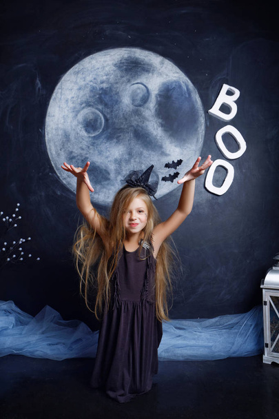 little girl dressed as a witch scares - Fotoğraf, Görsel