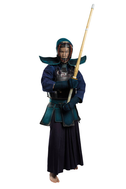 männlich in Tradition Kendo-Rüstung mit Shinai (Bambusschwert)). - Foto, Bild