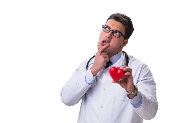 Jovem cardiologista masculino médico segurando um coração isolado em branco
 - Foto, Imagem