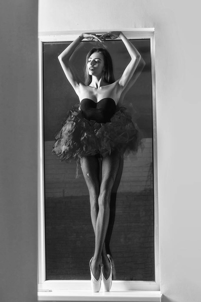 woman ballerina at window - Fotoğraf, Görsel