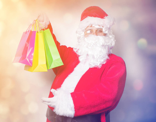 Babbo Natale con borse della spesa
  - Foto, immagini