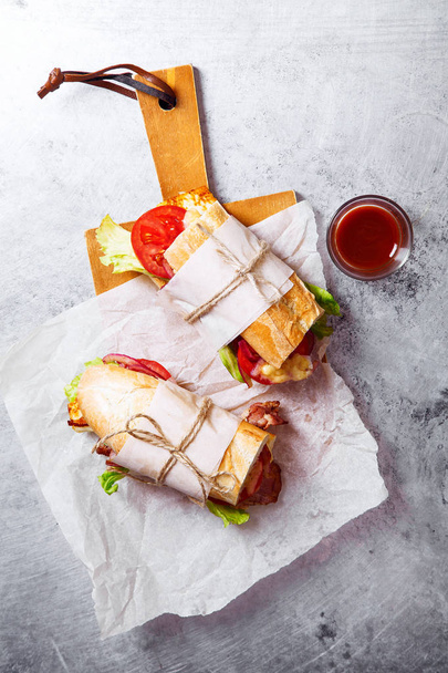 Bahn-mi styled baguette sandwich - Zdjęcie, obraz