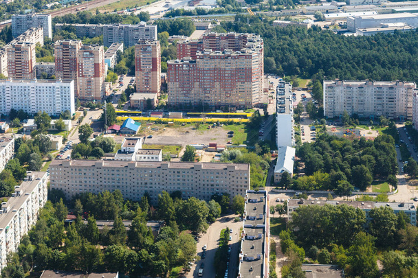 ci-dessus vue du quartier résidentiel dans la ville de Dedovsk
 - Photo, image