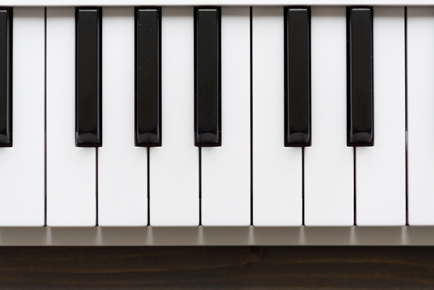 Clavier MIDI avec tampons et faders
. - Photo, image