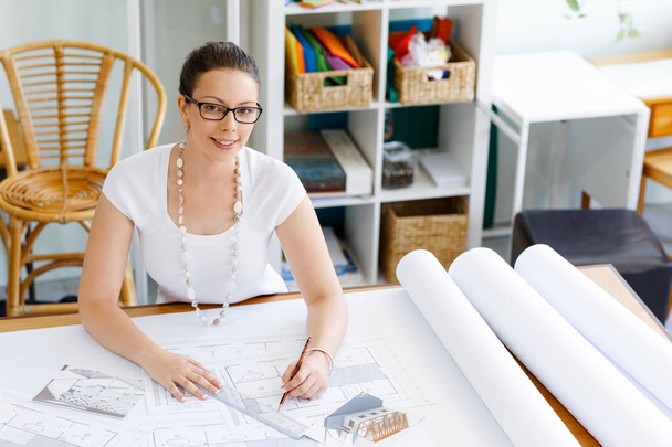 Young woman architect in office - Foto, Imagem