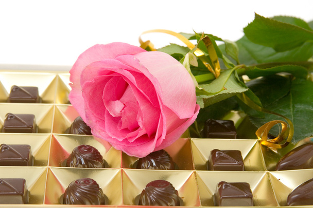 Pink rose and chocolate box - Fotografie, Obrázek