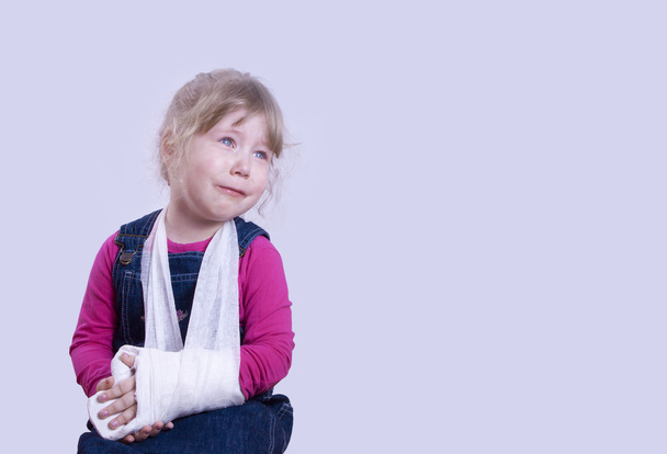 hasta bir küçük kız - Fotoğraf, Görsel
