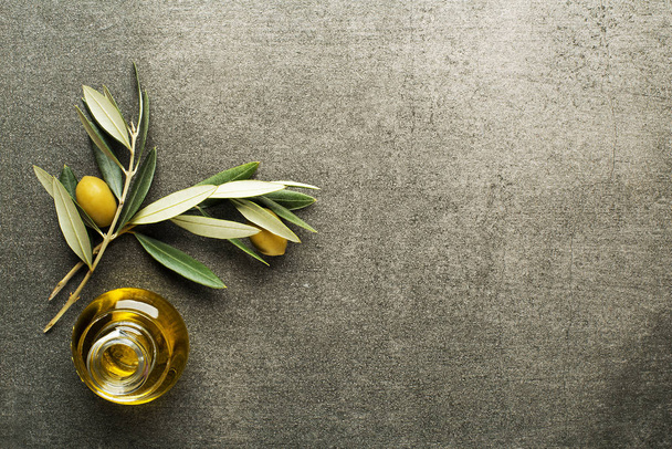 Olive oil with branch - Foto, imagen