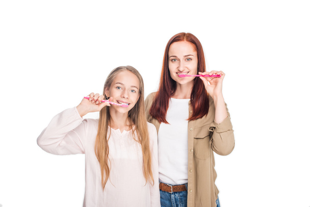 mother and daughter brushing teeth - 写真・画像