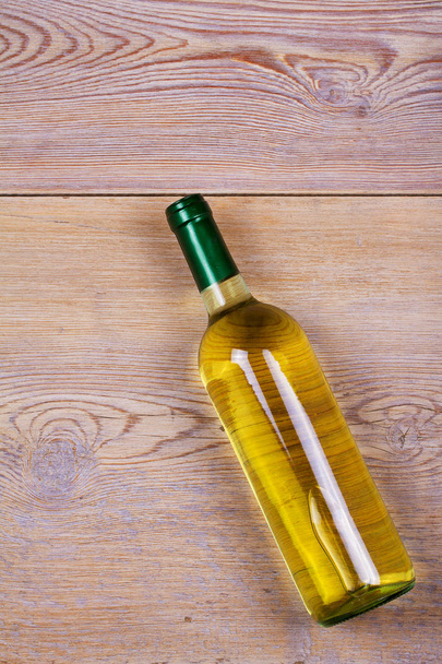 Bottle of white wine with grape. Wine still life. Food and drinks concept - Foto, Bild