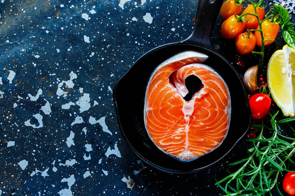 Filete de salmón crudo - Foto, Imagen