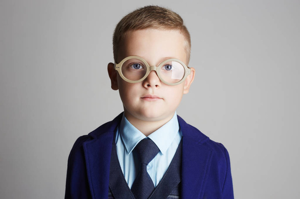 Gözlüklü komik çocuk - Fotoğraf, Görsel