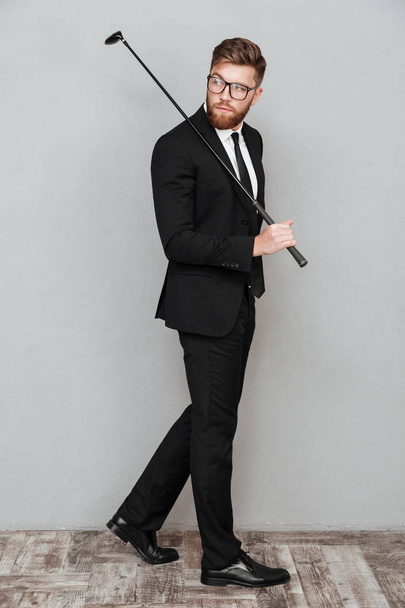Full length image of bearded man in suit with club - Φωτογραφία, εικόνα