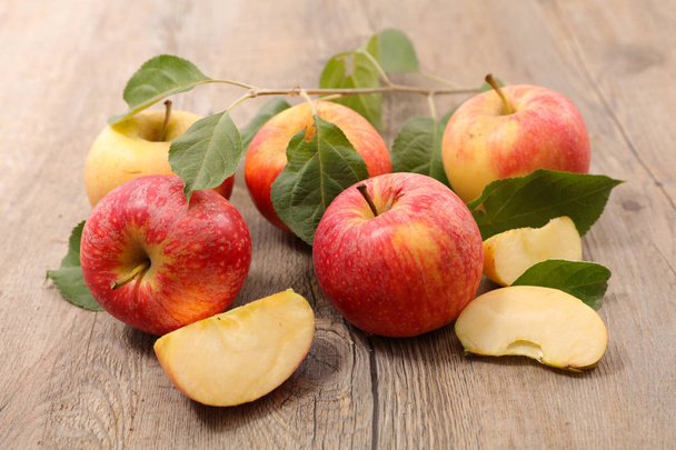 fresh apples on table - Фото, зображення