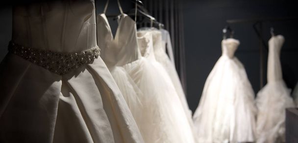 Válogatás a kézzel készített fehér esküvői ruhák - Fotó, kép