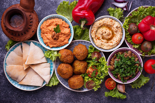 Selectie van het Midden-Oosten of Arabische gerechten. - Foto, afbeelding