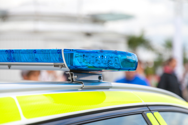 blauwe licht balk op een Zweedse politie - Foto, afbeelding