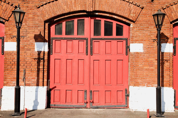 Red Gate of the old firehouse - Foto, Imagem
