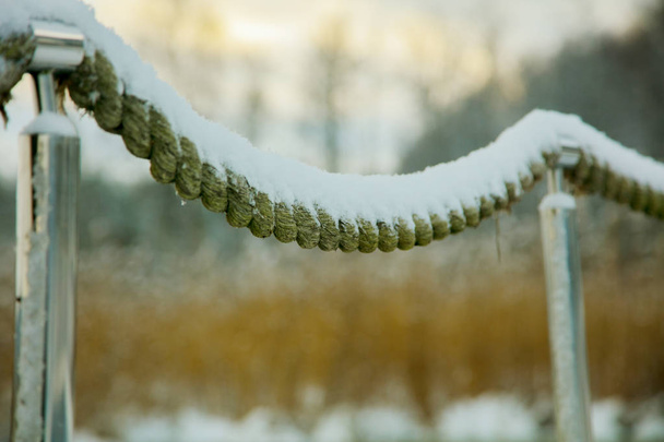 rope landing on a pier in winter - Фото, зображення