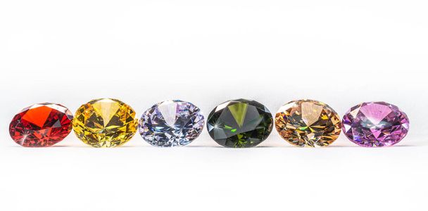 pedras preciosas coloridas no fundo branco
 - Foto, Imagem