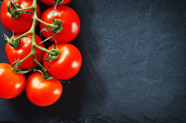 Fresh tomatoes on the branch - Фото, зображення