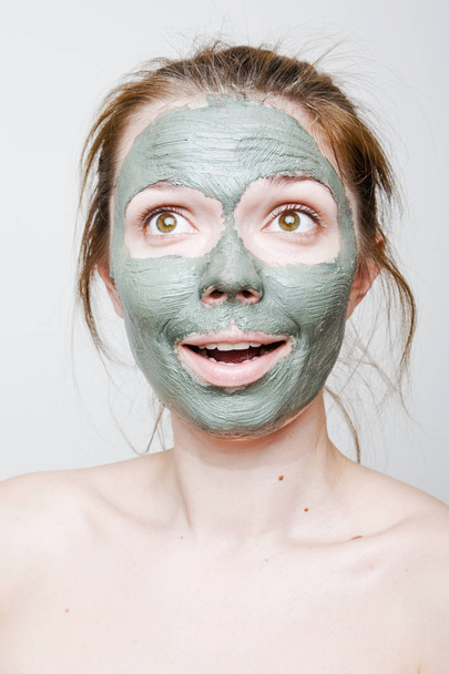 Healthy skin. The mask of blue clay - Fotoğraf, Görsel