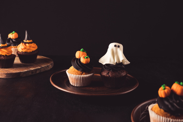 halloween cupcakes - Фото, зображення