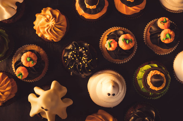 traditional halloween cupcakes - Fotografie, Obrázek