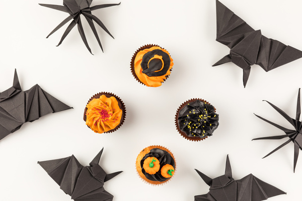 Halloween cupcakes és origami állatok - Fotó, kép