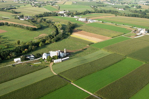 Tierra de la granja desde arriba
 - Foto, Imagen
