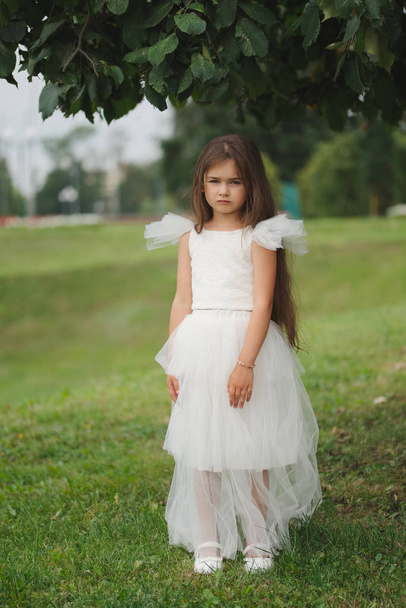 beautiful girl in white dress - Foto, imagen