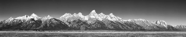 Imagem panorâmica da Grand Teton Mountain Range
. - Foto, Imagem