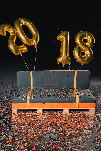 couch with confetti and new year balloons - Foto, immagini