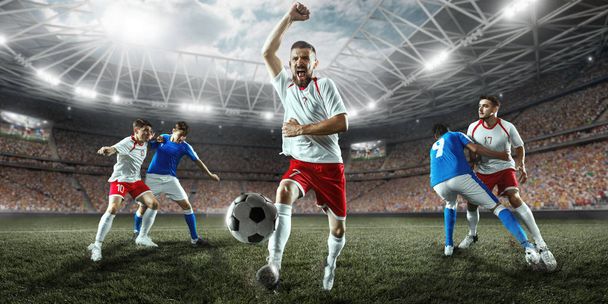 Giocatori di calcio esegue un gioco d'azione su uno stadio professionale
 - Foto, immagini