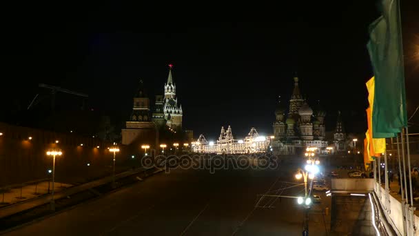 Spasská (Spasitele) věž je hlavní věž s průjezd na východní stěně moskevského Kremlu, který přehlíží Rudé náměstí, Moskva, Ruská federace. - Záběry, video