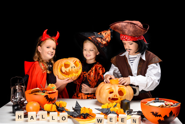 children with halloween pumpkins - Fotoğraf, Görsel