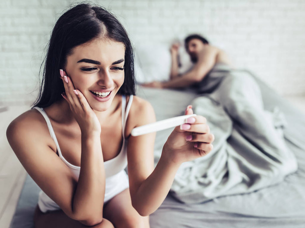 Couple with pregnancy test - Photo, Image