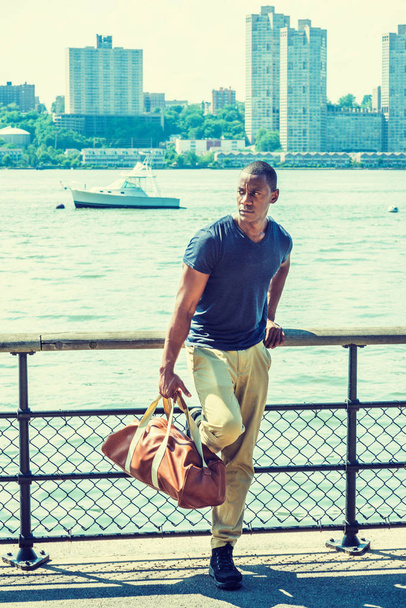 Afro-amerikai fiatalember New York-i utazás - Fotó, kép