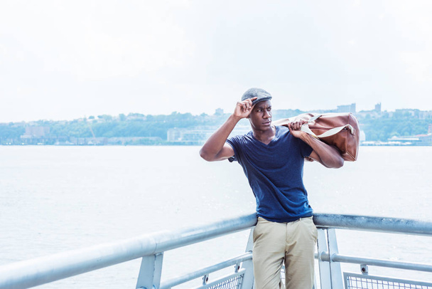Genç Afro-Amerikan New York'ta seyahat adam - Fotoğraf, Görsel