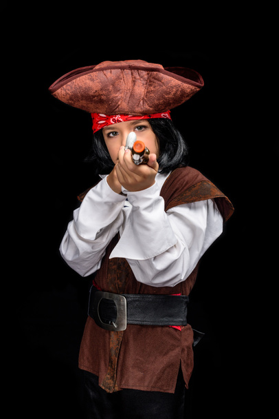 маленький пірат з пістолетом
 - Фото, зображення