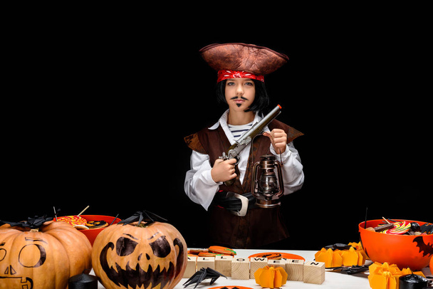 bambino con decorazioni di Halloween
  - Foto, immagini