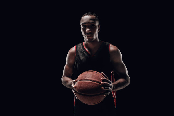 The portrait of a basketball player with ball - Foto, afbeelding